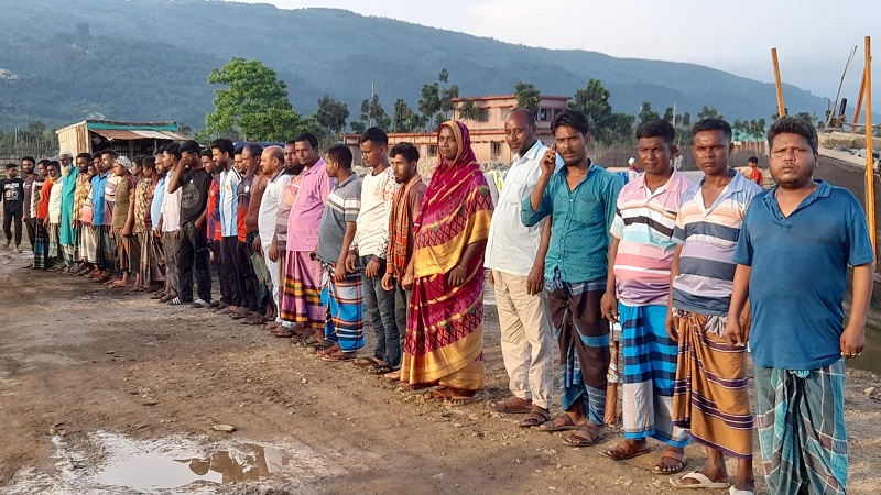 বড়ছড়ায় ব্যবসায়িদের হয়রানি ও অপপ্রচারের প্রতিবাদে মানববন্ধন 